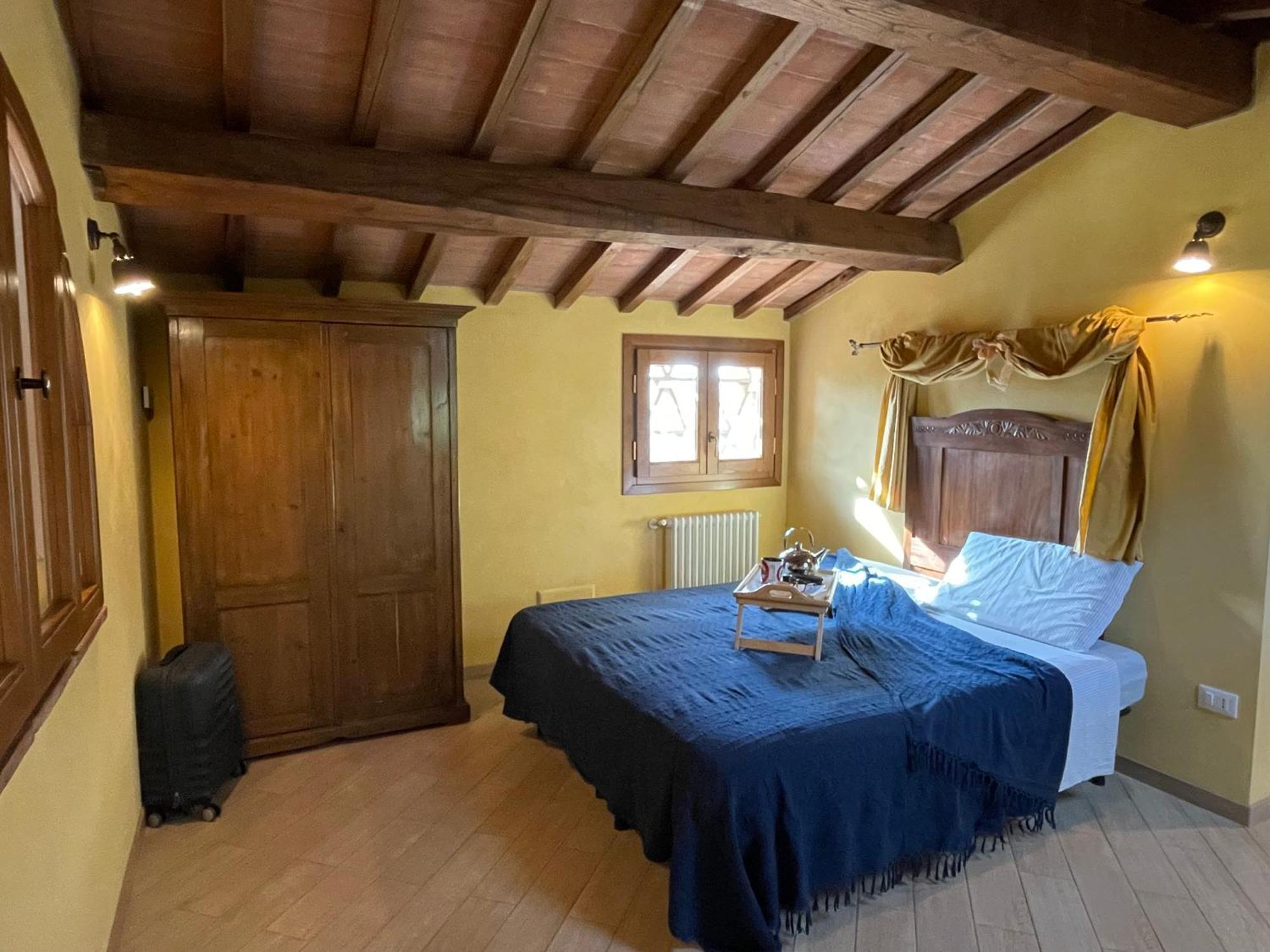 Agriturismo Podere Le Tombe Pensionat Palaia Exteriör bild