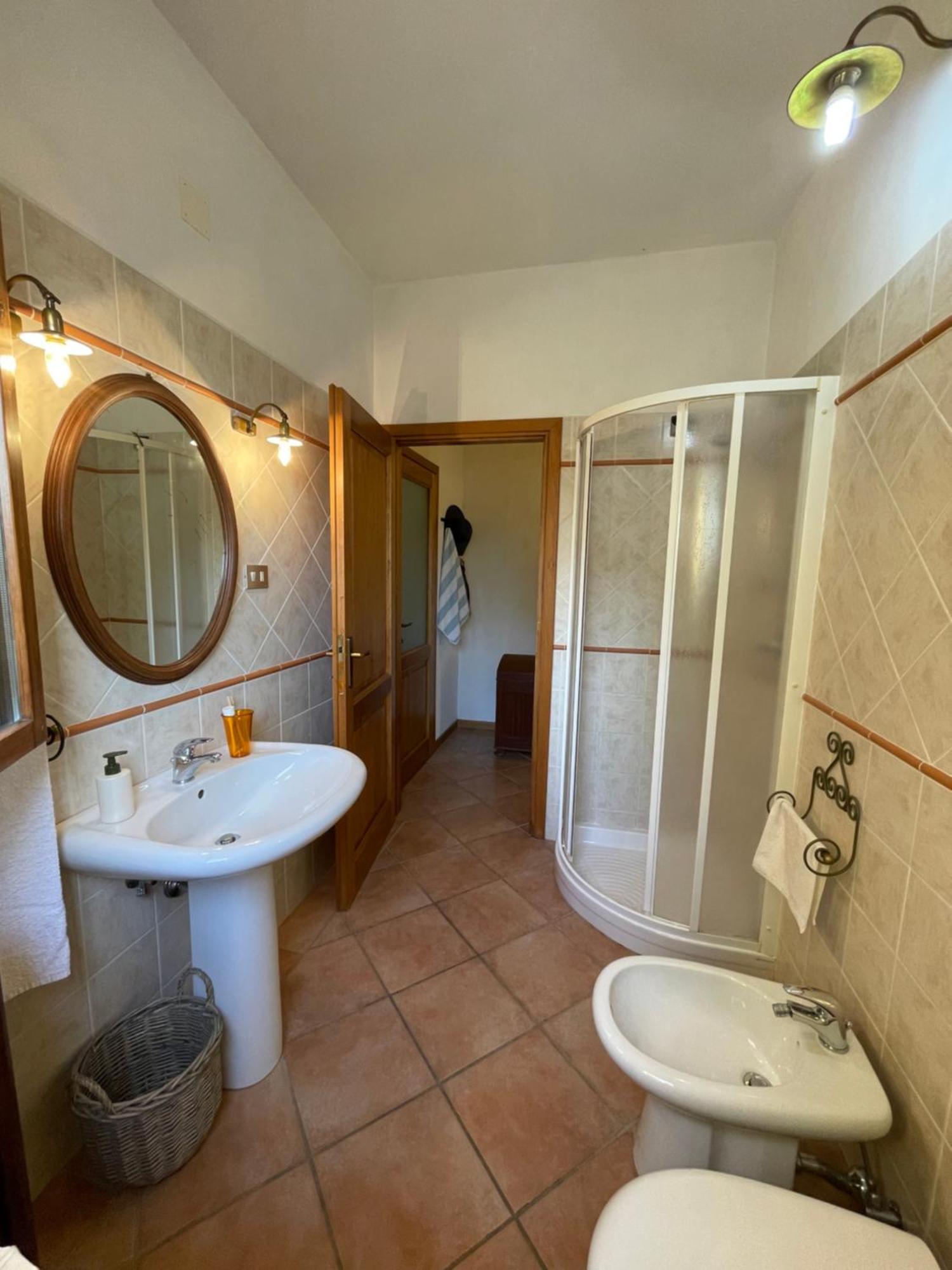 Agriturismo Podere Le Tombe Pensionat Palaia Exteriör bild