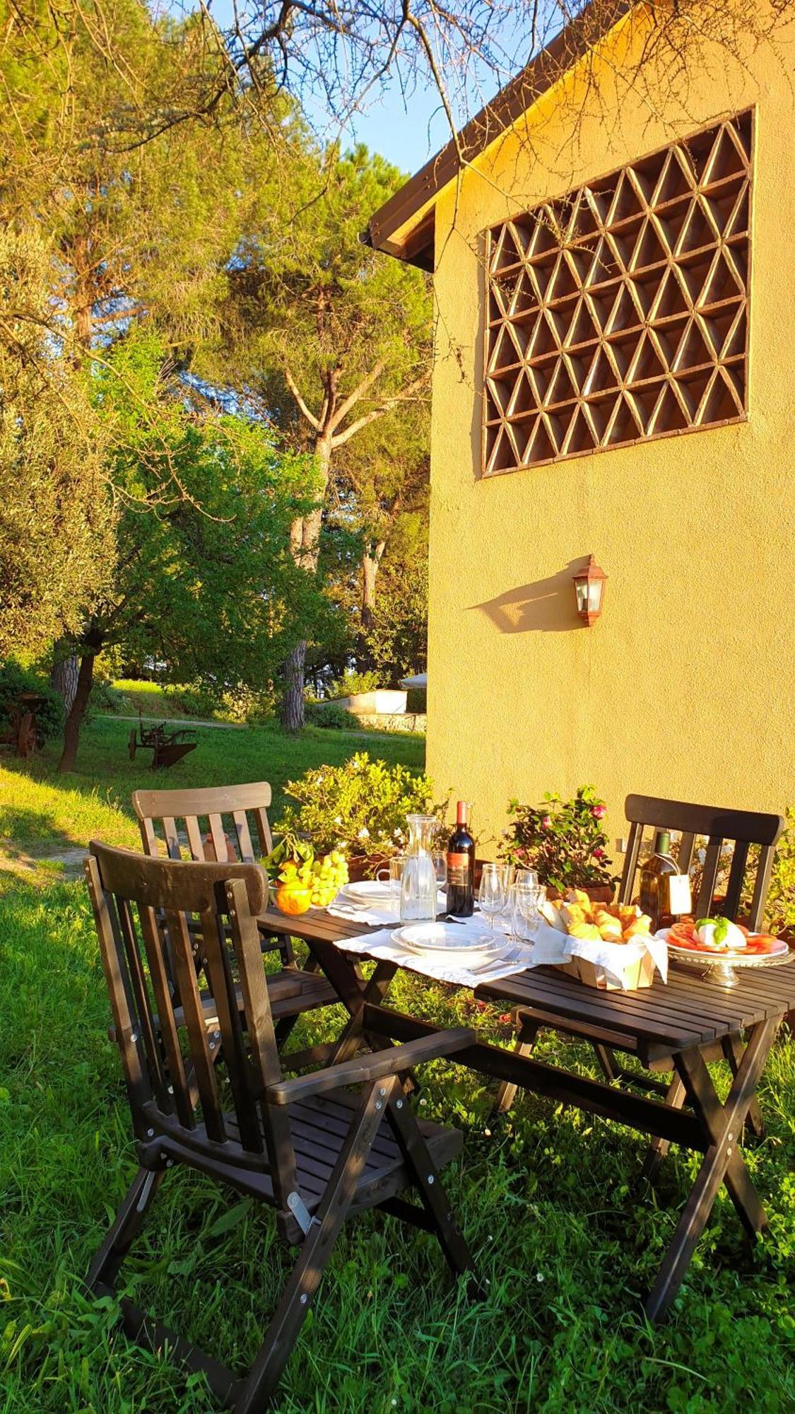 Agriturismo Podere Le Tombe Pensionat Palaia Rum bild