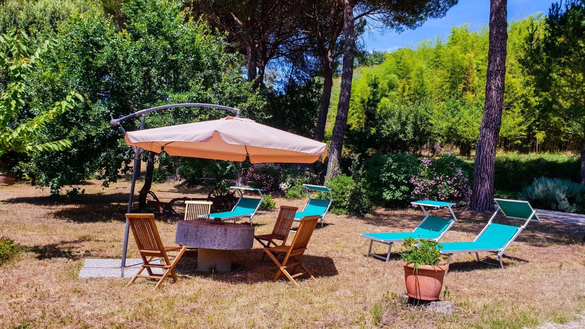 Agriturismo Podere Le Tombe Pensionat Palaia Exteriör bild