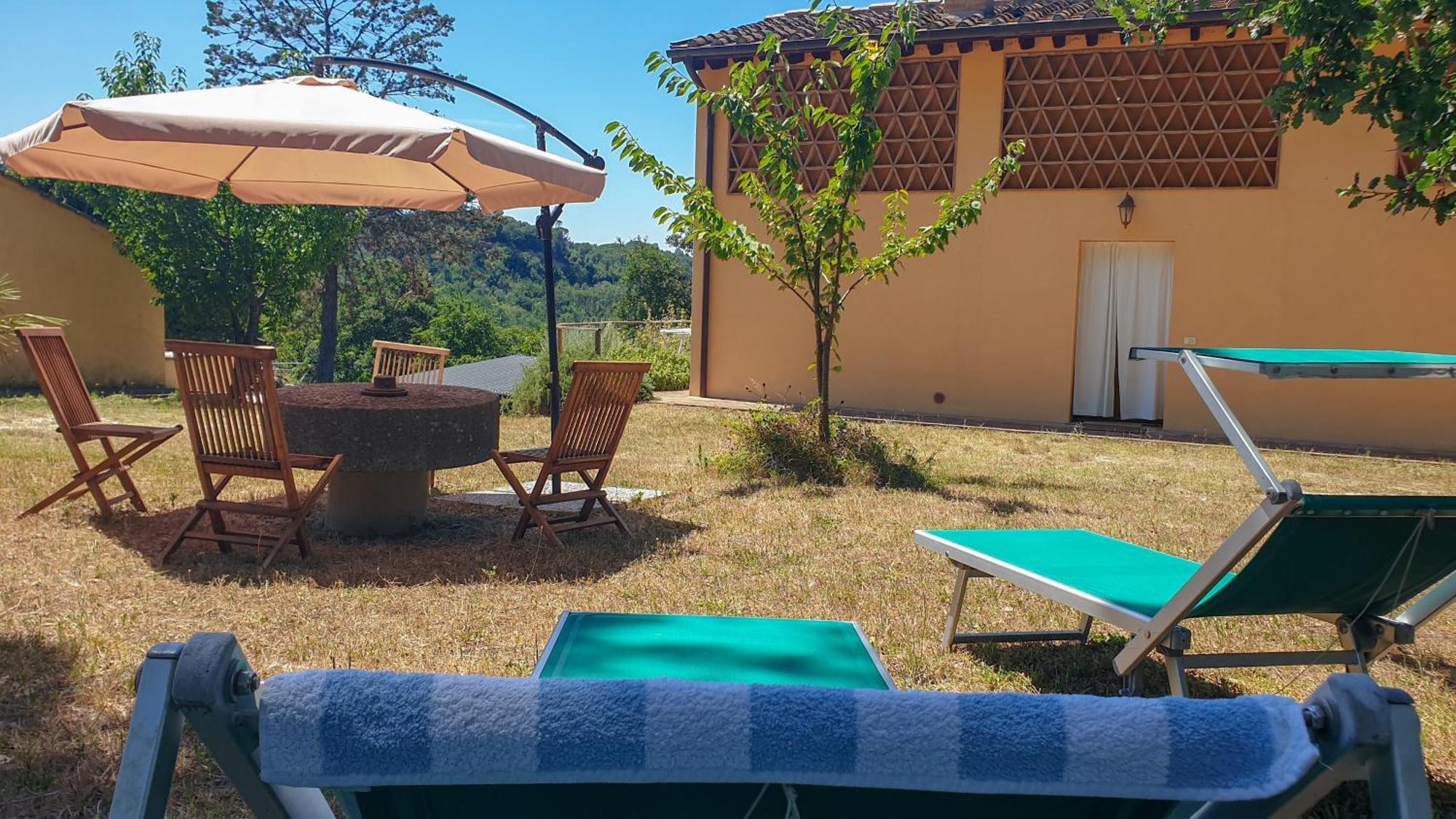 Agriturismo Podere Le Tombe Pensionat Palaia Exteriör bild